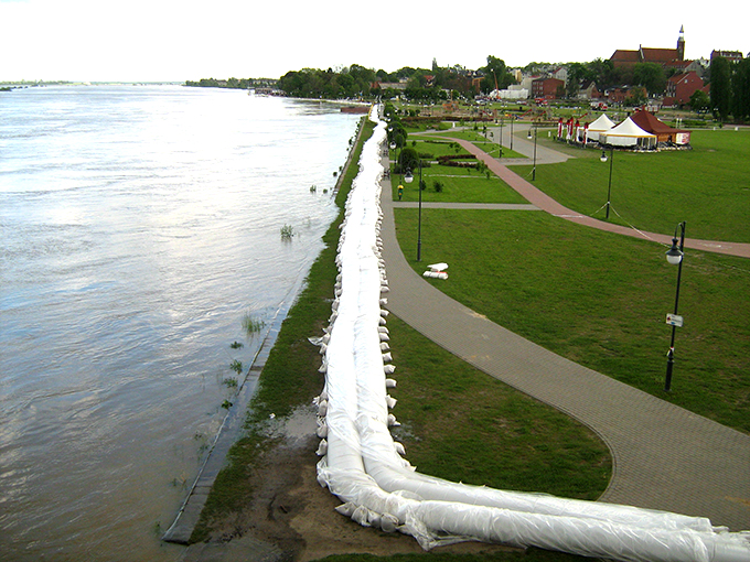 Flood Barrier Protection System